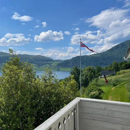 Koselig Leilighet Med Fantastisk Utsikt! *